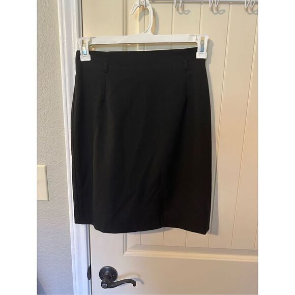 H&M Women’s Black Classic Pencil Skirt with Belt Loop Detail - Size 4 - Picture 3 of 7